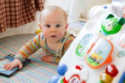 jouer avec bébé